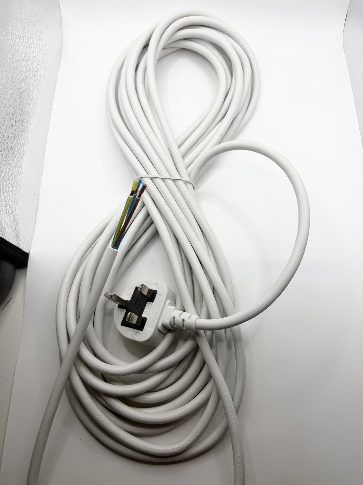 White Mains Power Lead 10M (Moulded Plug)